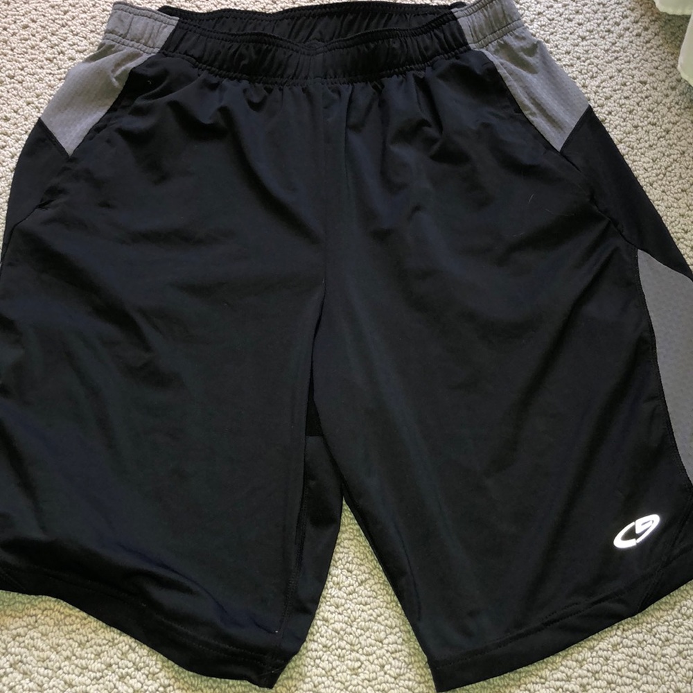 Unisex Champion black basketball shorts (size M)